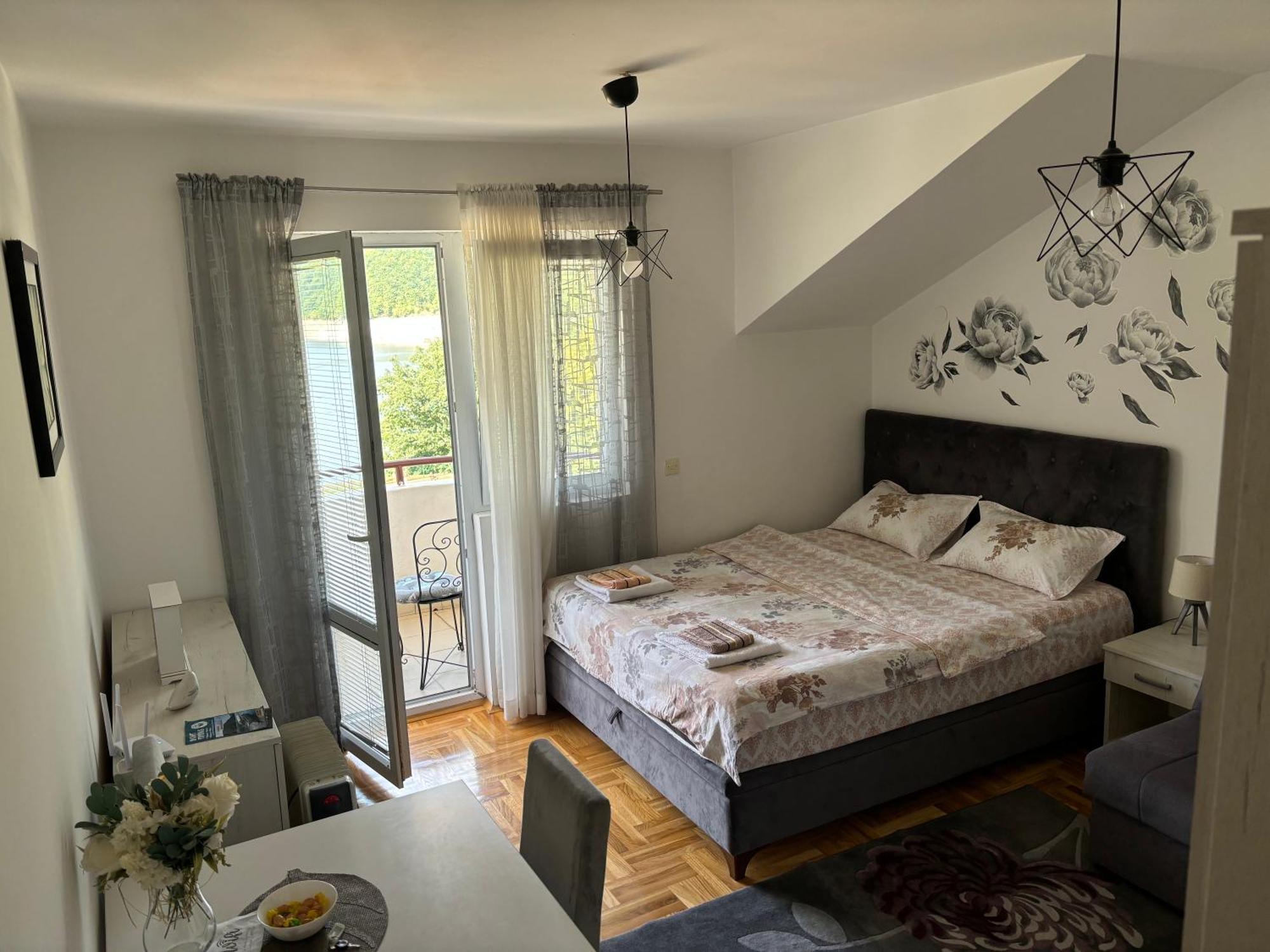 פלוזינה Zora Apartment מראה חיצוני תמונה