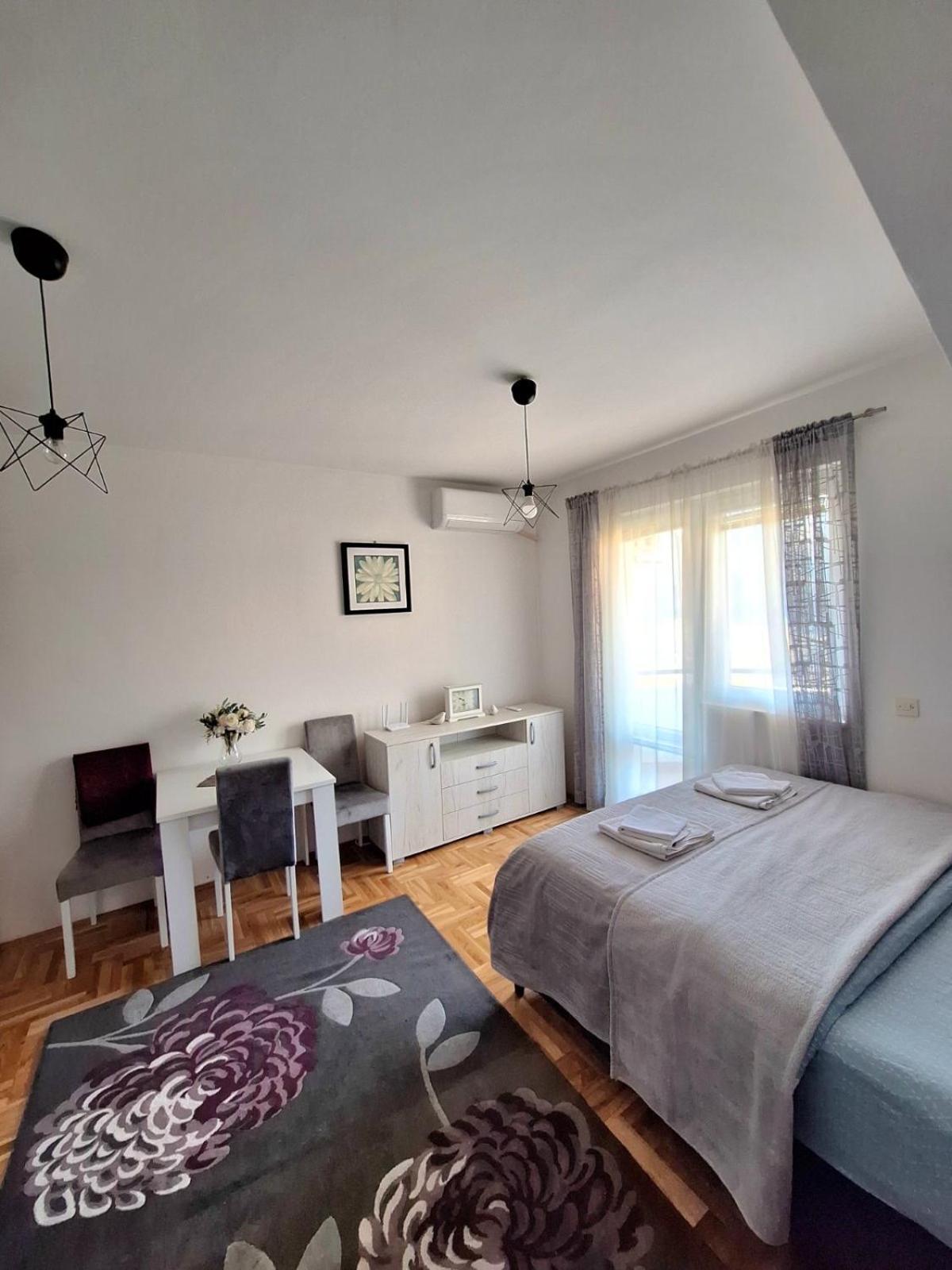 פלוזינה Zora Apartment מראה חיצוני תמונה
